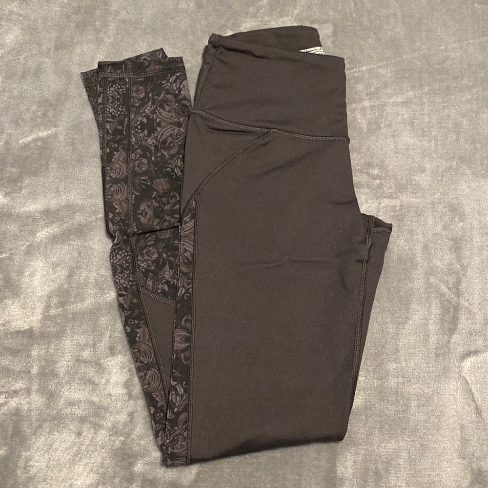Black Victoria’s Secret sport leggings